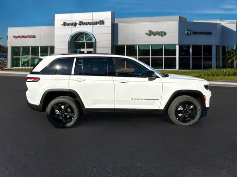 New 2025 Jeep Grand Cherokee Laredo image 10