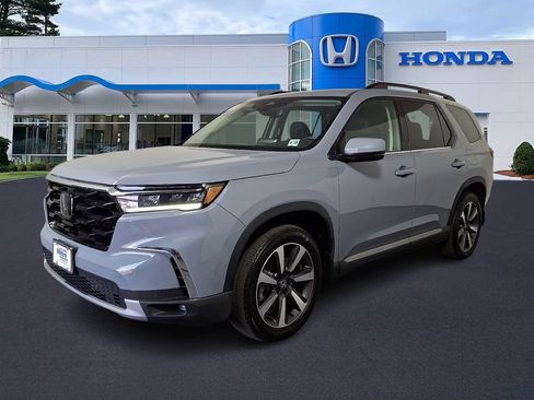 Certified 2025 Honda Pilot Touring image 1