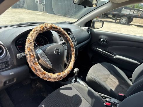 Used 2015 Nissan Versa SV w/ SV Appearance Package FWD image 9