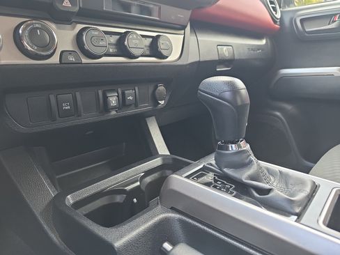 Used 2023 Toyota Tacoma SR5 AWD/4WD image 32