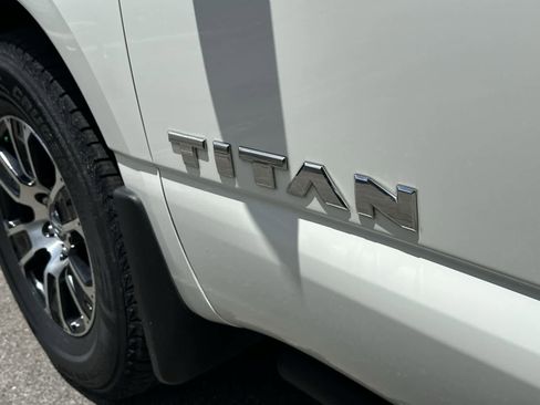 Used 2021 Nissan Titan SV w/ SV Convenience Package RWD image 15