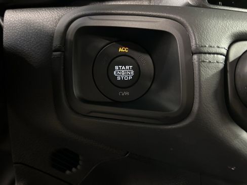 Used 2025 Jeep Wrangler Sahara image 18