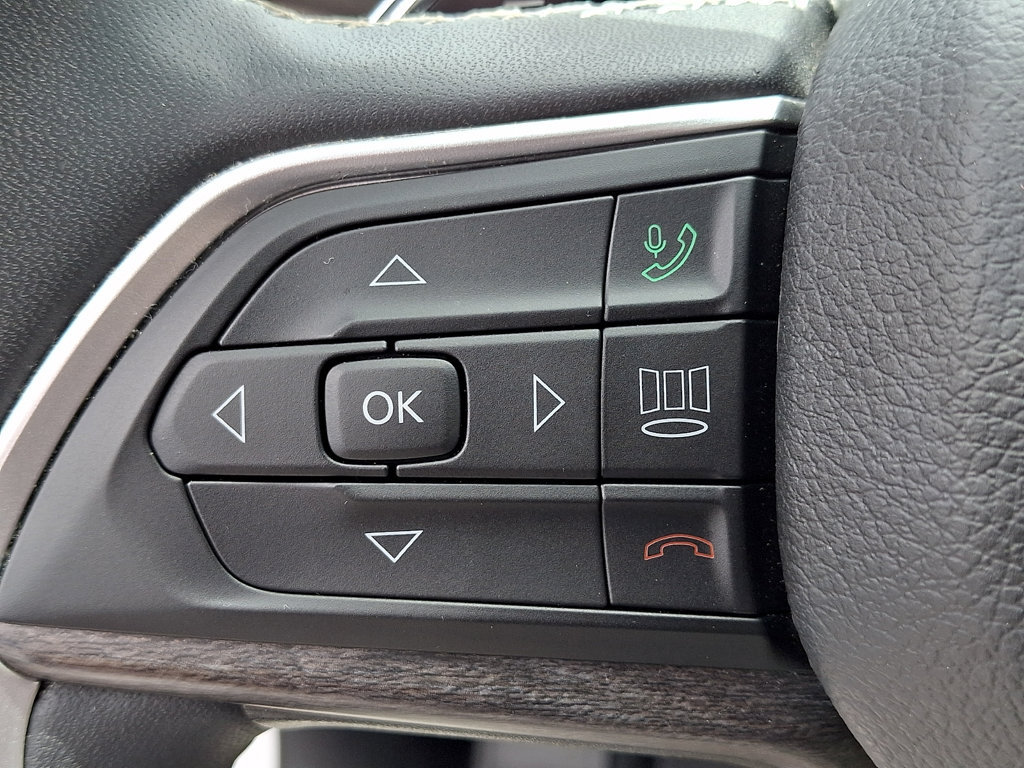 Used 2023 Jeep Grand Cherokee L Limited AWD/4WD image 25