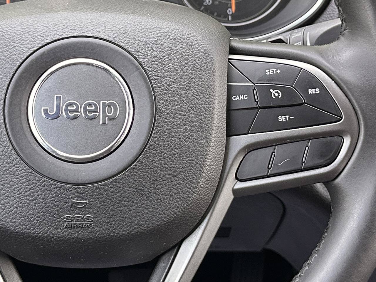 Used 2019 Jeep Cherokee Latitude Plus w/ Comfort/Convenience Group FWD image 20