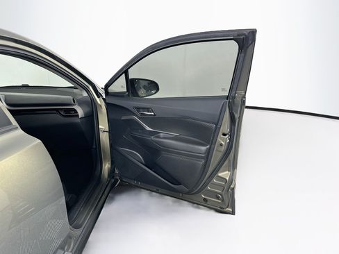 Used 2021 Toyota C-HR LE FWD image 30