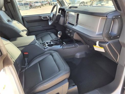 New 2025 Ford Bronco Outer Banks image 9