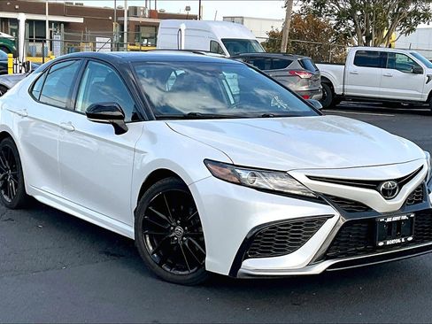 Used 2022 Toyota Camry XSE image 38
