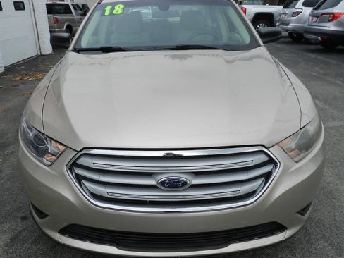 Used 2018 Ford Taurus SE image 4