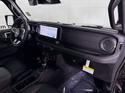 New 2026 Jeep Wrangler Unlimited Sahara AWD/4WD image 26