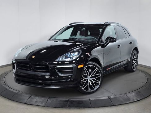Certified 2025 Porsche Macan AWD/4WD image 1