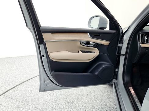 New 2025 Volvo XC90 T8 Core w/ Protection Package Premier image 26