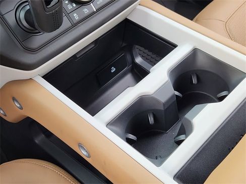 New 2026 Land Rover Defender 110 X-Dynamic SE image 15