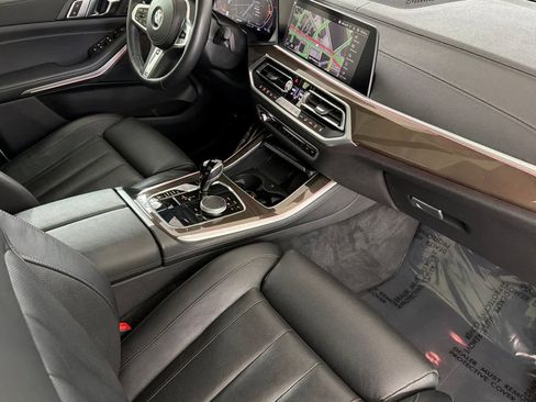 Used 2022 BMW X5 xDrive40i w/ M Sport Package image 16