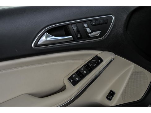 Used 2018 Mercedes-Benz GLA 250 4MATIC image 9