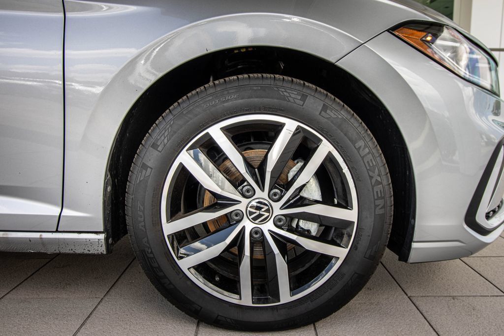 Certified 2026 Volkswagen Jetta SE FWD image 4