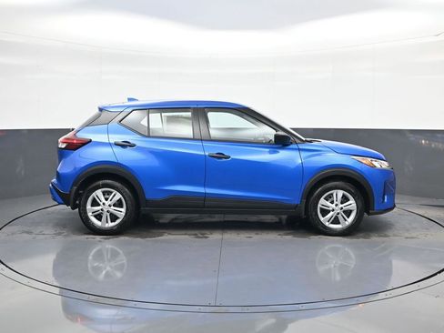 New 2025 Nissan Kicks Play S image 8