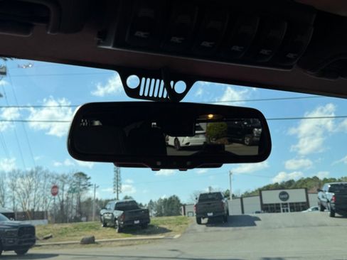 Used 2016 Jeep Wrangler Unlimited Sahara image 24