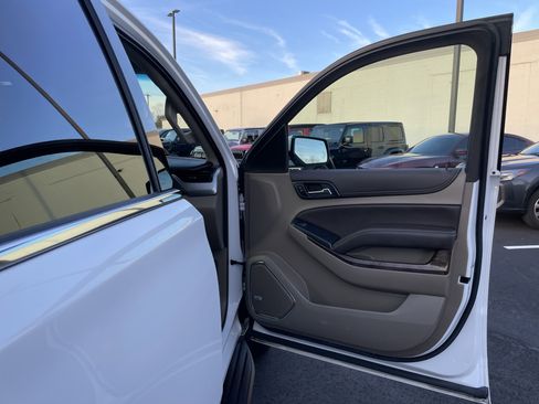 Used 2020 Chevrolet Suburban LT image 9