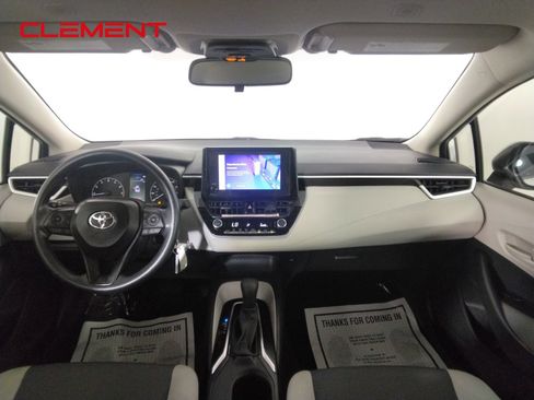 Used 2025 Toyota Corolla LE FWD image 27
