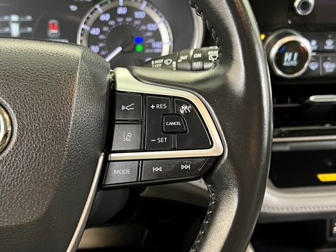 Used 2023 Toyota Highlander XLE image 35