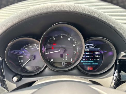 Certified 2025 Porsche Macan image 25