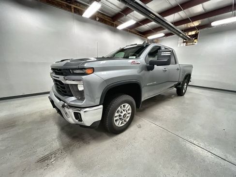 Certified 2025 Chevrolet Silverado 2500 LT w/ All Star Edition AWD/4WD image 4