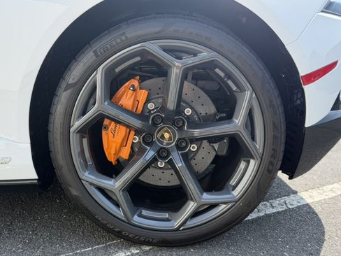 Used 2023 Lamborghini Huracan EVO RWD image 12