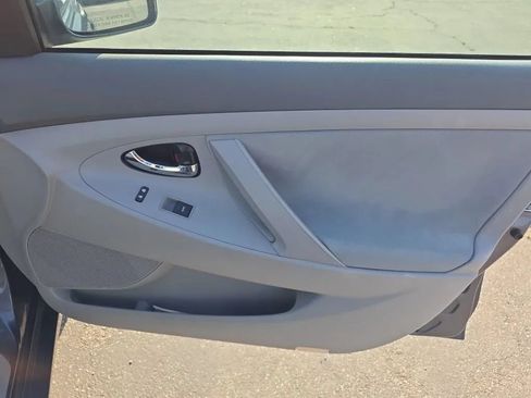 Used 2011 Toyota Camry LE FWD image 13