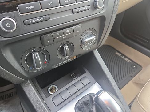 Used 2013 Volkswagen Jetta SE image 25