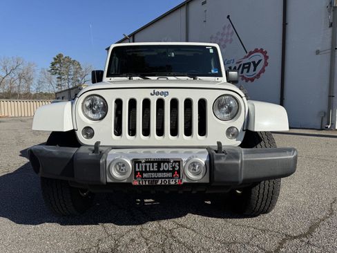 Used 2015 Jeep Wrangler Unlimited Sahara w/ Connectivity Group image 12