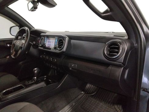 Used 2018 Toyota Tacoma TRD Off-Road image 39