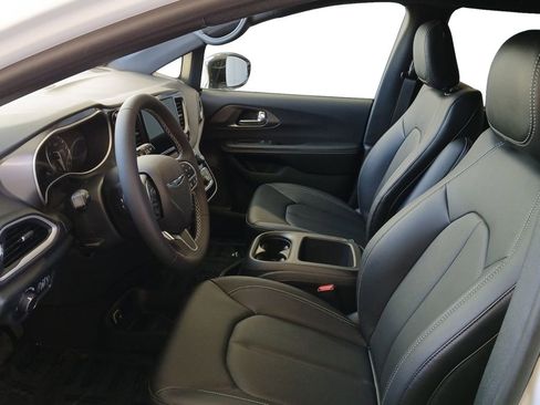 New 2026 Chrysler Voyager LX image 19