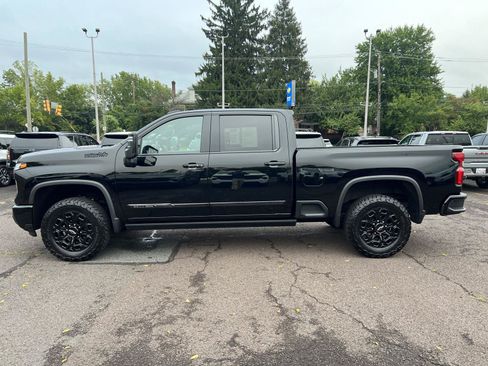 Used 2024 Chevrolet Silverado 2500 High Country w/ Midnight Edition AWD/4WD image 4