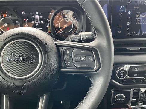 Used 2025 Jeep Wrangler Unlimited Rubicon AWD/4WD image 15