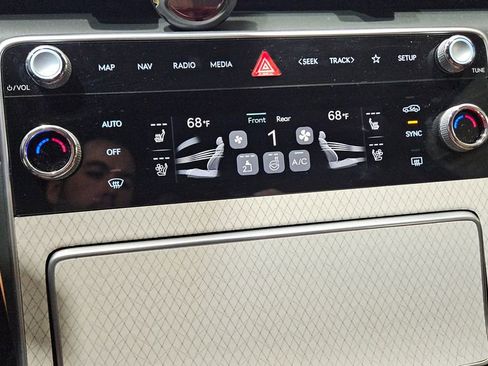 Used 2025 Genesis GV80 2.5T Prestige image 35