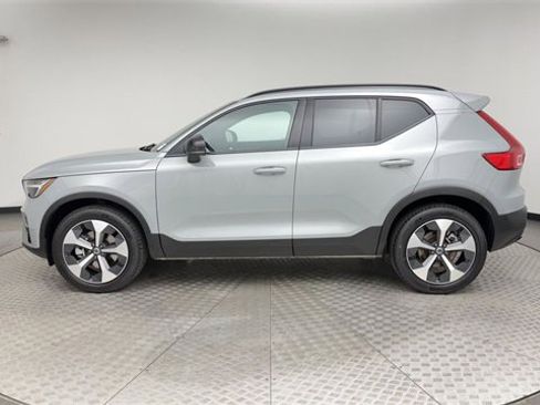 Certified 2025 Volvo XC40 B5 Plus image 5
