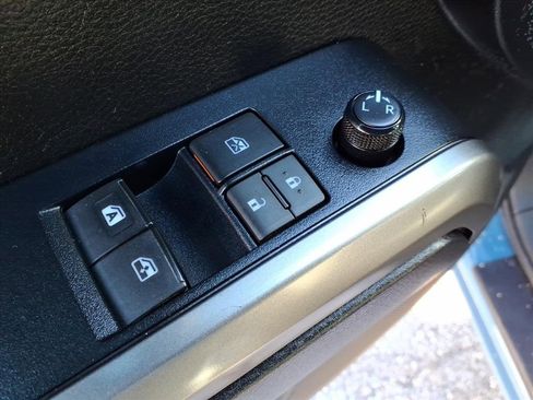 Used 2019 Toyota Tacoma SR5 image 11