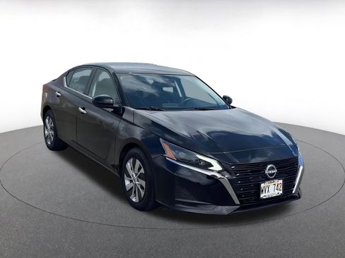 Used 2023 Nissan Altima 2.5 S image 3