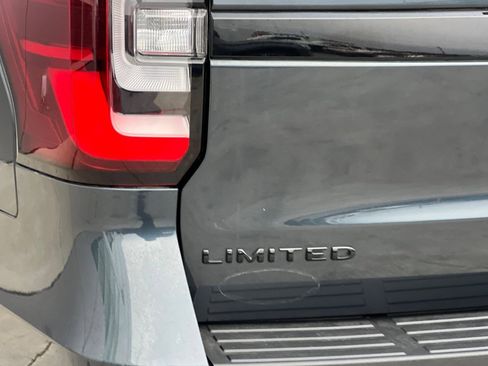 Used 2024 Ford Expedition Limited image 24
