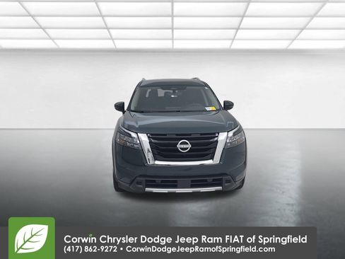 Used 2025 Nissan Pathfinder SL image 5