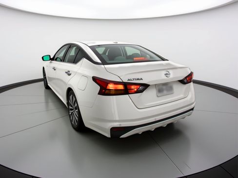 Used 2025 Nissan Altima 2.5 SV image 6