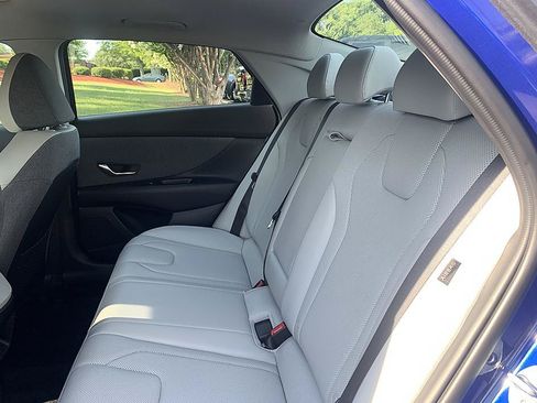 Used 2024 Hyundai Elantra Limited FWD image 11