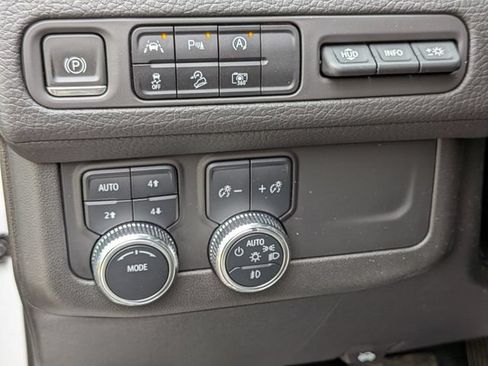 Used 2023 GMC Yukon Denali AWD/4WD image 16