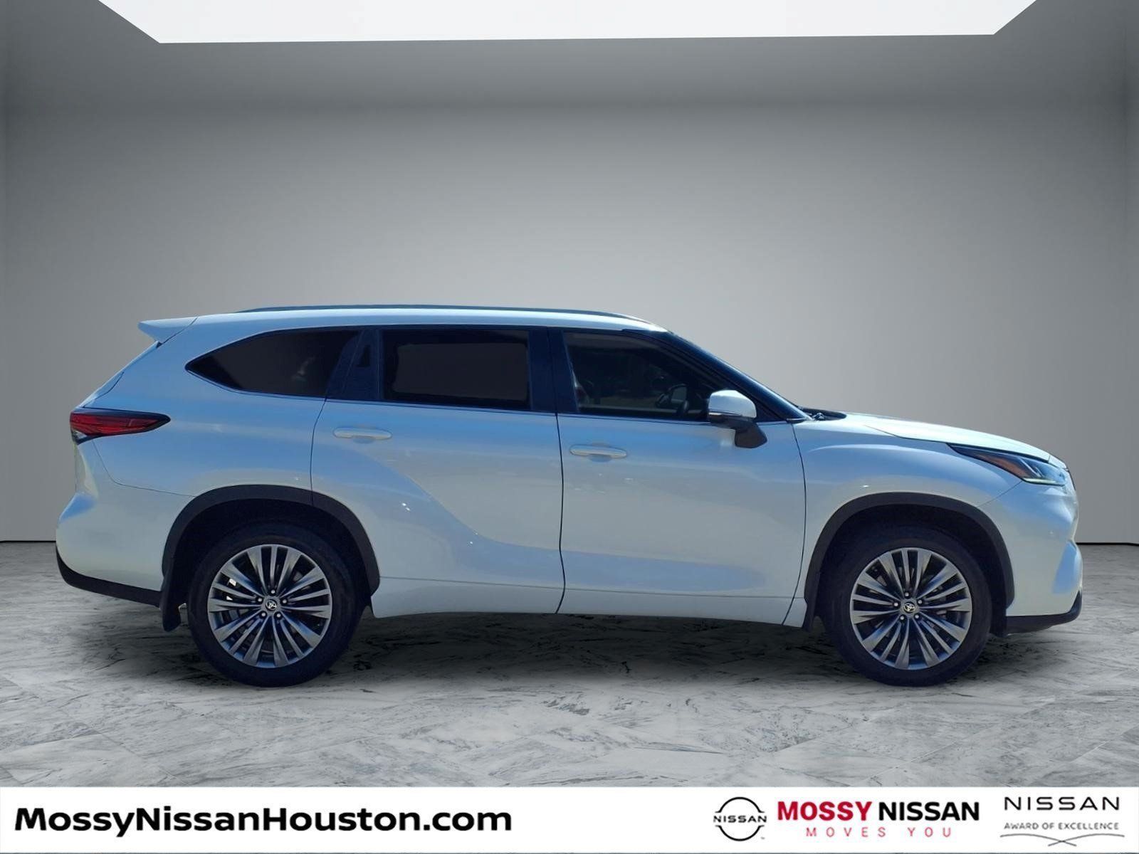 Used 2021 Toyota Highlander Platinum FWD image 8