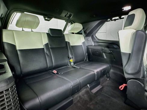 Used 2025 Toyota Sequoia Capstone AWD/4WD image 27