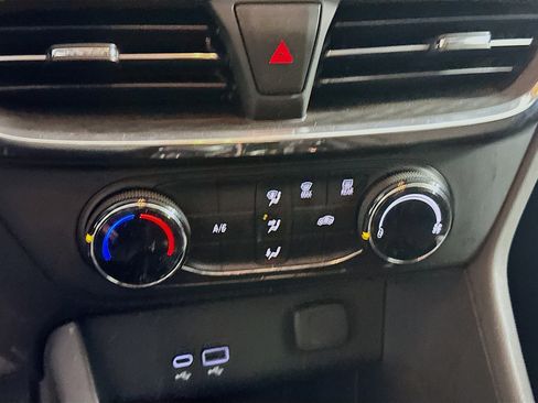 Used 2025 Buick Encore GX Preferred image 23