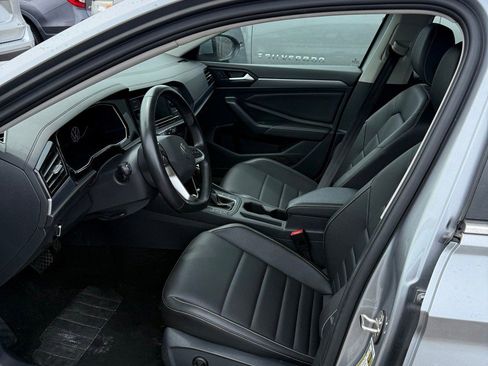 Used 2024 Volkswagen Jetta SE FWD image 8