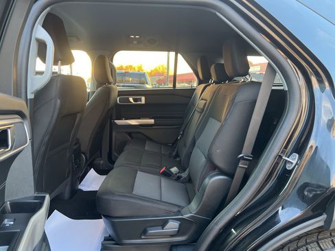Used 2023 Ford Explorer XLT AWD/4WD image 21