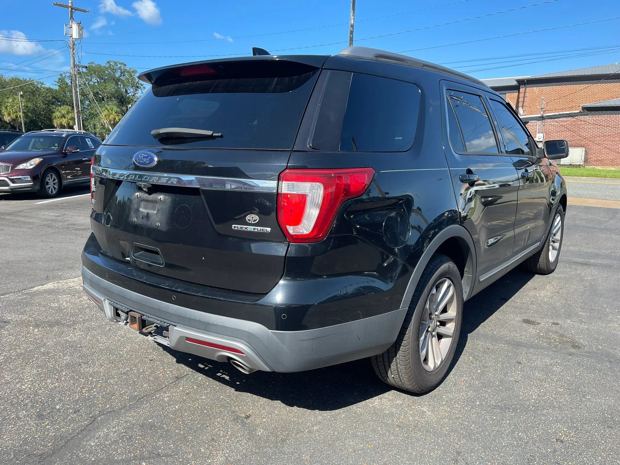Used 2016 Ford Explorer XLT FWD image 5
