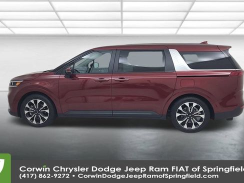 Used 2024 Kia Carnival EX image 9